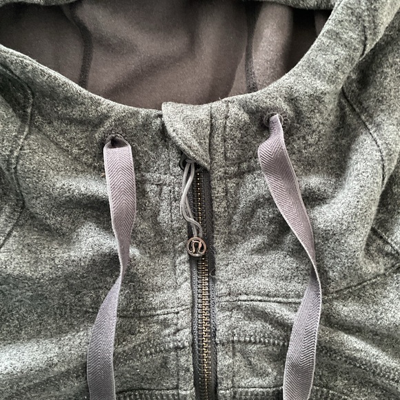 Lululemon Charcoal Hoodie Jacket, size 6 - Picture 4 of 10
